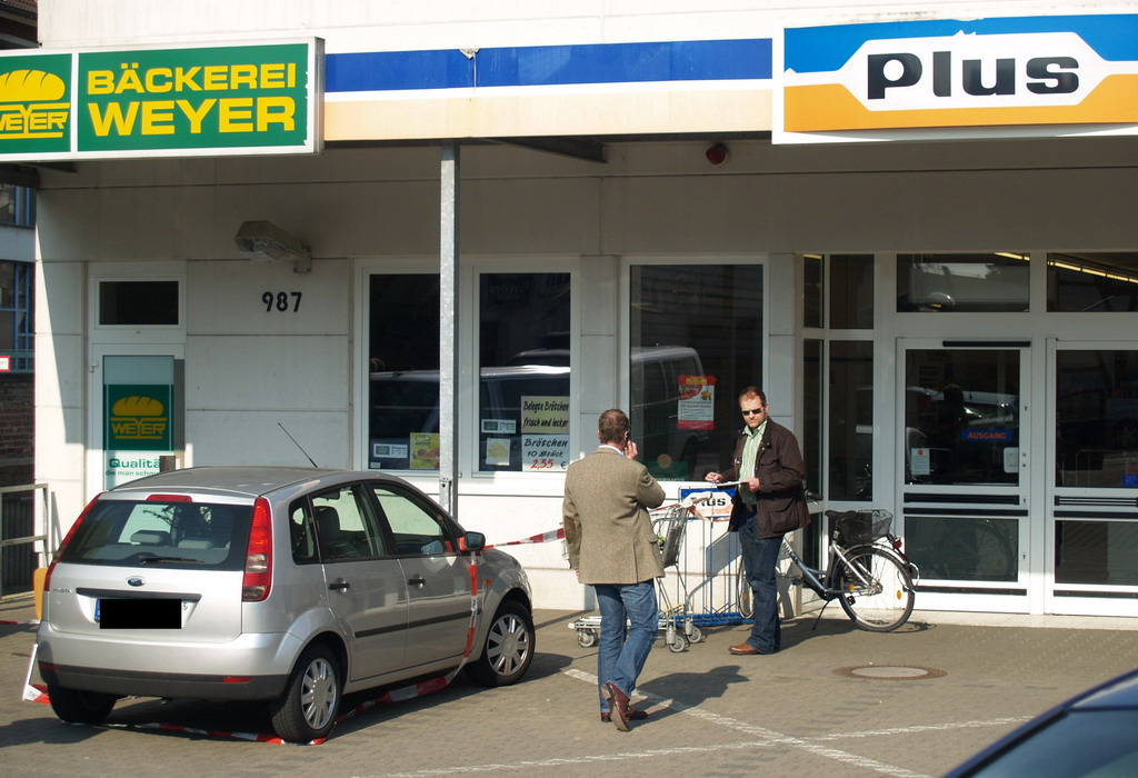 Messerstecherei Koeln Duennwald Berlinerstr P34.JPG